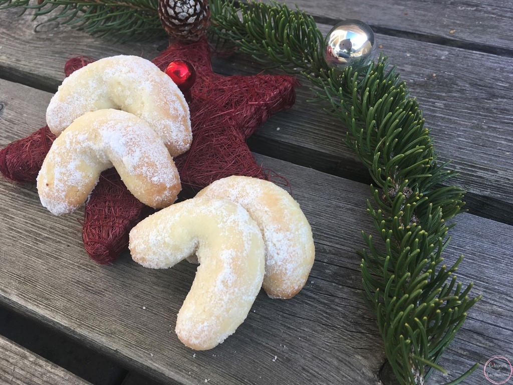 Croissants à la vanille un traditionnel biscuit de Noël Suisse - Citronelle and Cardamome