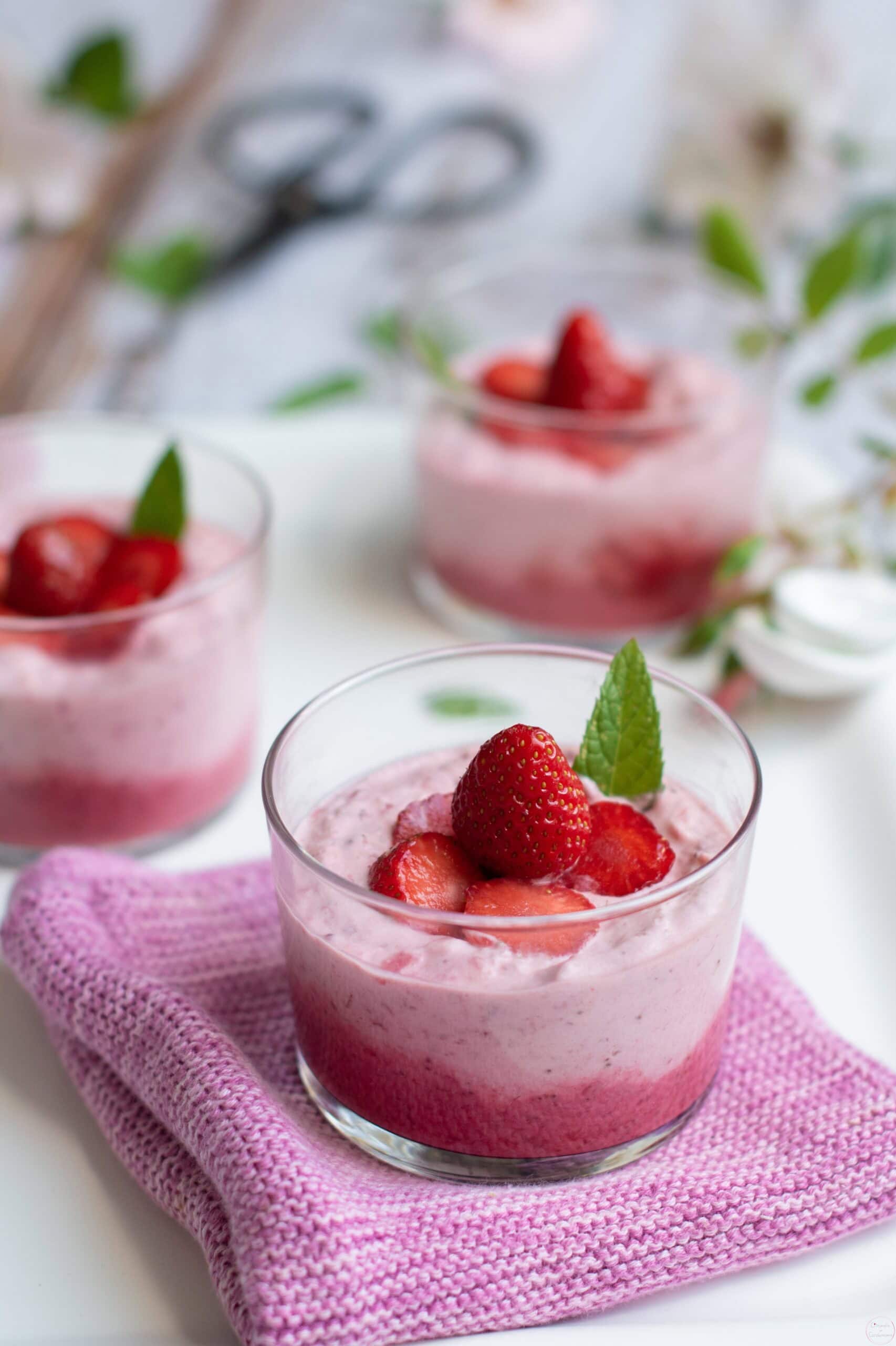 Mousse aux fraises légère, onctueuse, et peu sucrée | Citronelle and Cardamome