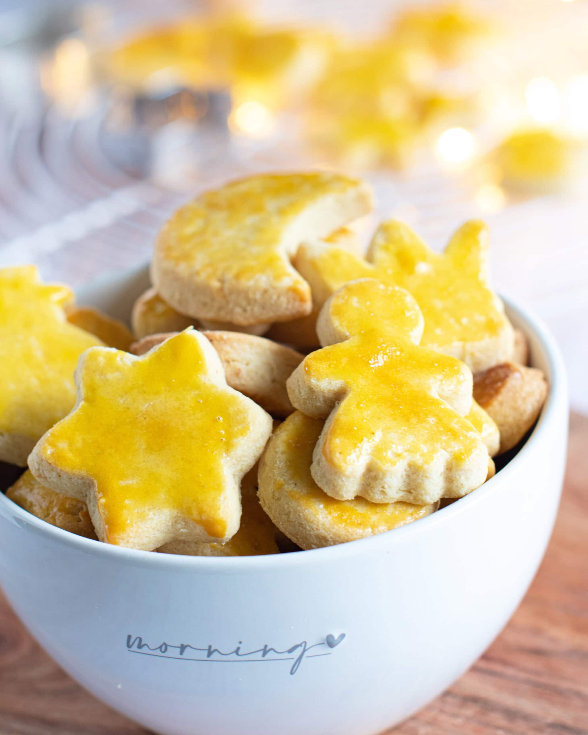 Biscuits au beurre, facile à faire, peu sucré. Un incontournable des biscuits de Noël en Suisse.