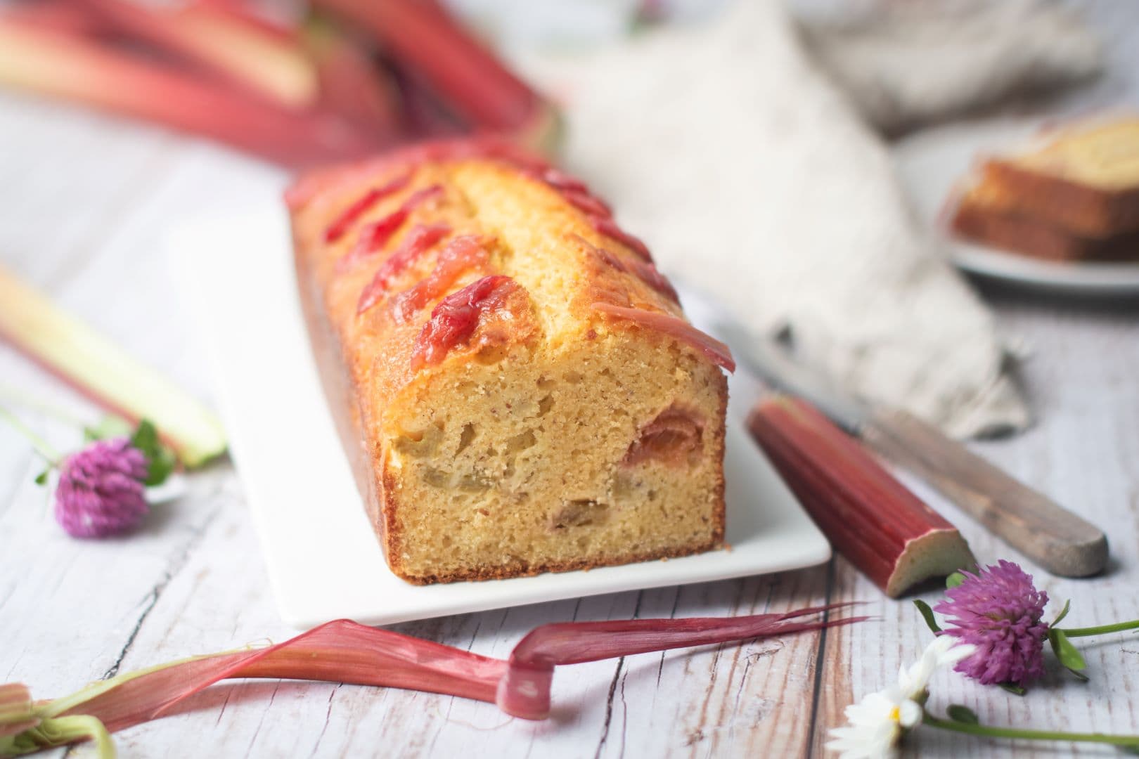 Cake vanillé à la rhubarbe